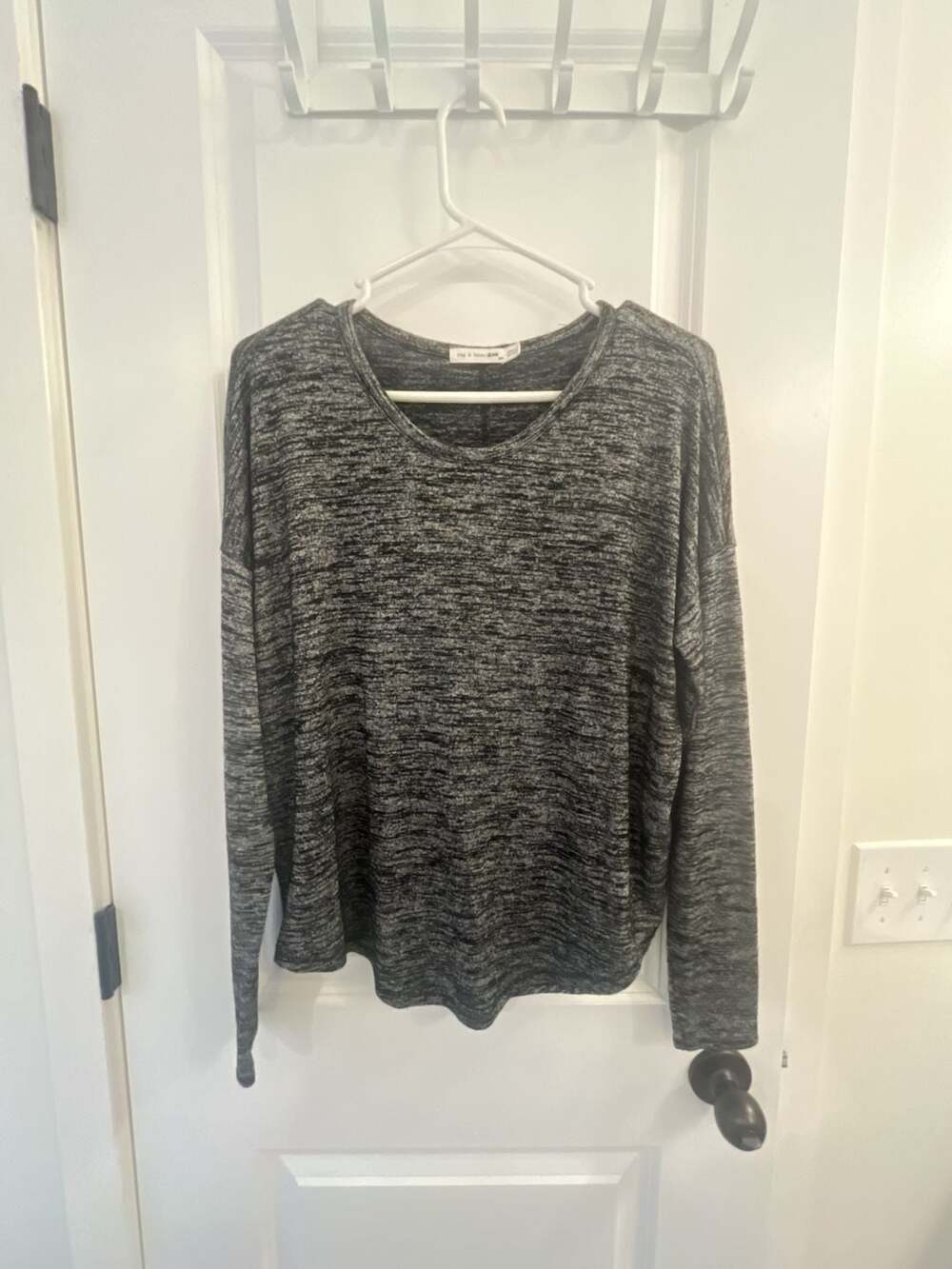 rag & bone/JEAN Women's Long Sleeve Slub Knit Crew Neck Top in Black/Gray